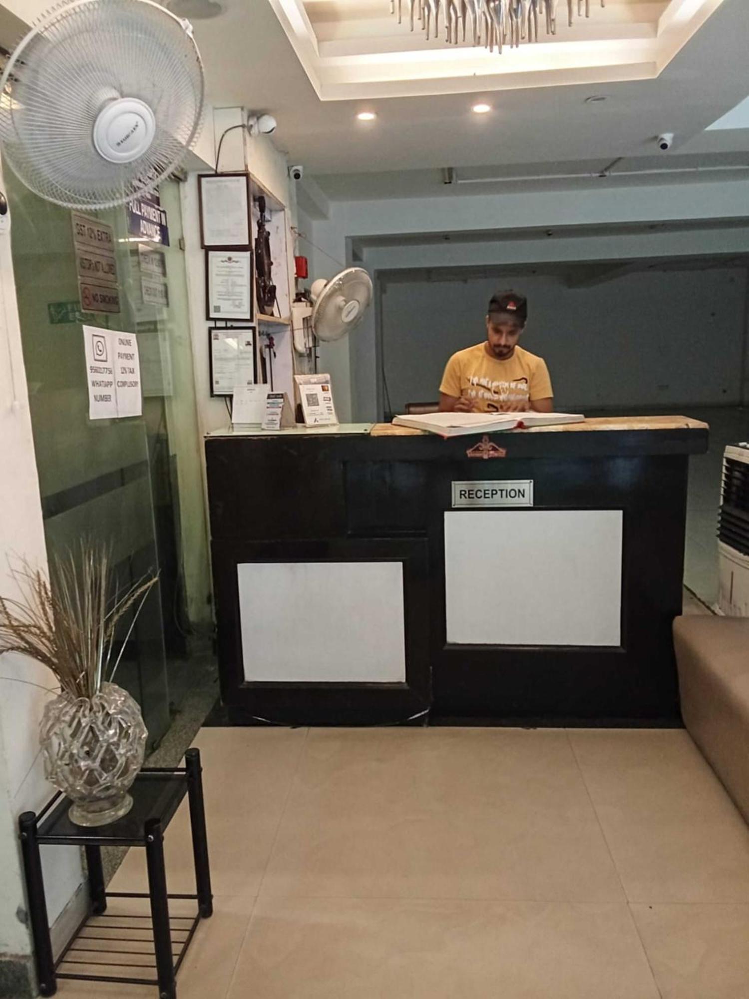 Paschim Vihar Hotel Delhi  Luaran gambar